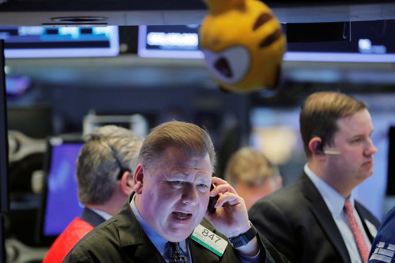 © Reuters. Traders work on the floor of the New York Stock Exchange shortly after the opening bell in New York