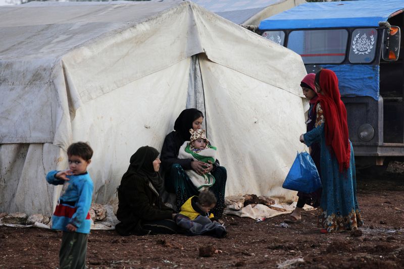 © Reuters. المعركة تحتدم للسيطرة على سراقب السورية والأزمة الإنسانية تتفاقم