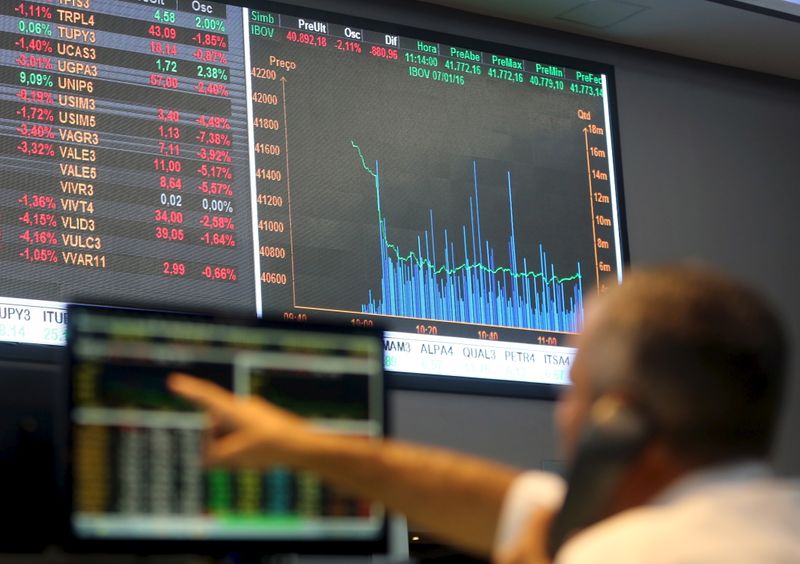 Ibovespa ensaia melhora com ajuda de bancos, mas coronavírus continua no radar