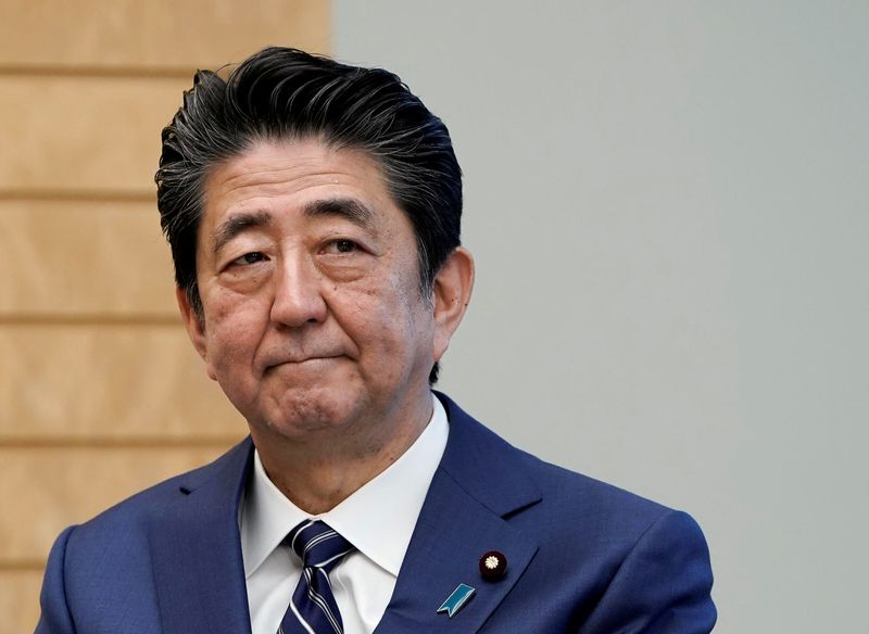 © Reuters. Japanese Prime Minister Shinzo Abe listens to IAEA Director General Rafael Grossi at the prime minister's official residence in Tokyo