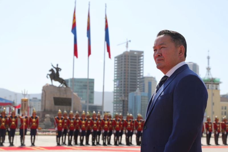 © Reuters. رئيس منغوليا يخضع للحجر الصحي بعد عودته من الصين
