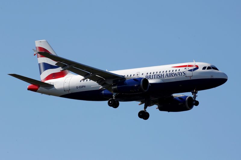 © Reuters. FILE PHOTO: The G-EUPH British Airways Airbus A319-131 makes its final approach for landing at Toulouse-Blagnac airport