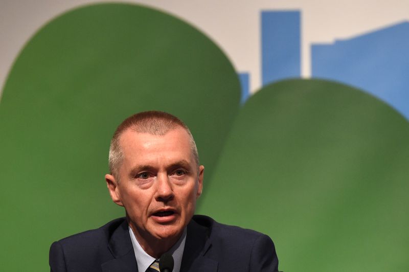 © Reuters. Willie Walsh, CEO of International Airlines Group speaks during the closing press briefing at the 2016 International Air Transport Association (IATA) Annual General Meeting (AGM) and World Air Transport Summit in Dublin