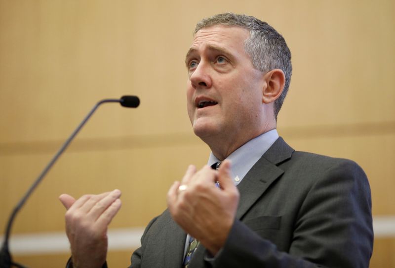 © Reuters. FILE PHOTO: St. Louis Federal Reserve Bank President James Bullard speaks at a public lecture in Singapore