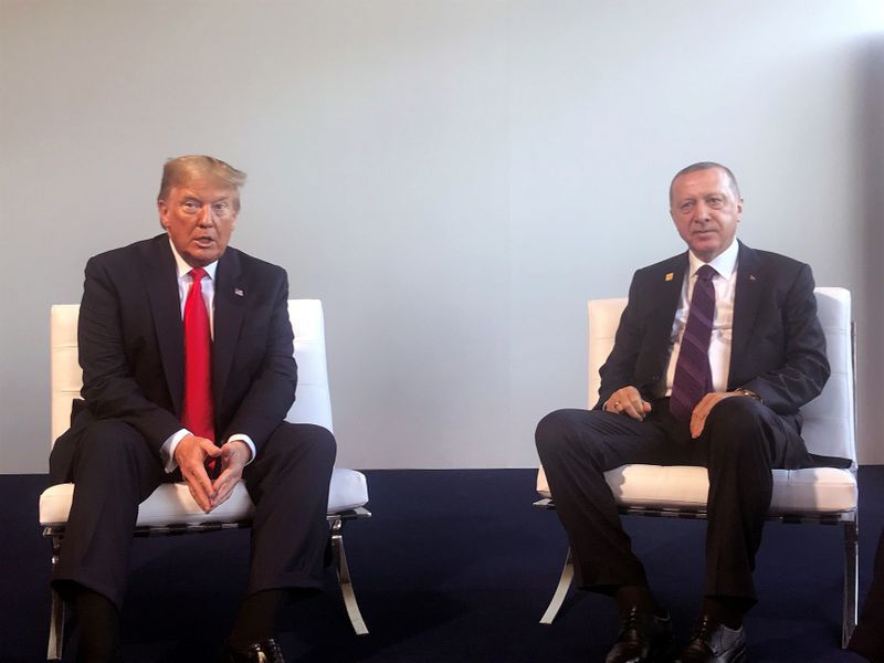 © Reuters. تركيا تقول أردوغان وترامب ناقشا الوضع في إدلب السورية