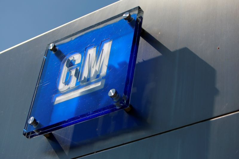 © Reuters. FILE PHOTO: File photo of General Motors logo outside its headquarters at the Renaissance Center in Detroit