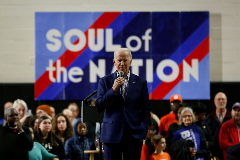 © Reuters. Democratic U.S. presidential candidate and former U.S. Vice President Joe Biden speaks during a campaign event at Wofford College in Spartanburg