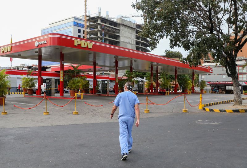 &copy; Reuters. FILE PHOTO: A doctor walks near a closed gas station during the nationwide quarantine due to the coronavirus disease (COVID-19) outbreak, in Caracas