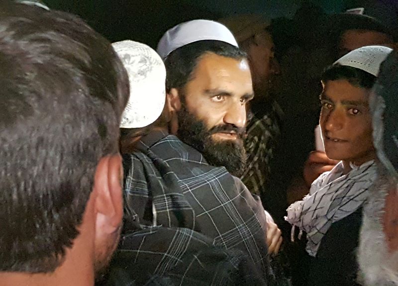 &copy; Reuters. A newly freed Taliban prisoner hugs his relatives outside Bagram prison, north of Kabul