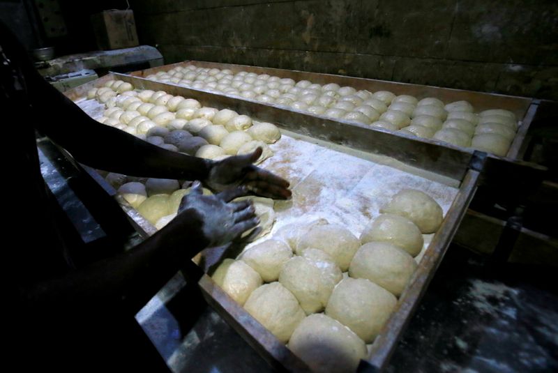 &copy; Reuters. السودان يرفع أسعار الخبز في الخرطوم لمساعدة أصحاب المخابز