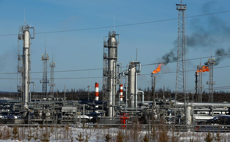 &copy; Reuters. تاس: روسيا مستعدة لخفض انتاج النفط بحوالي 1.6 مليون برميل يوميا