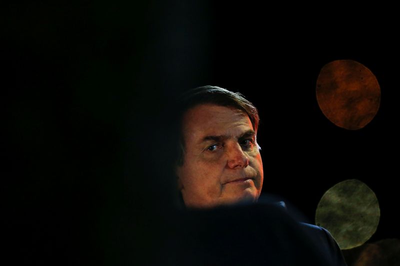 &copy; Reuters. Presidente Jair Bolsonaro chega ao Palácio da Alvorada