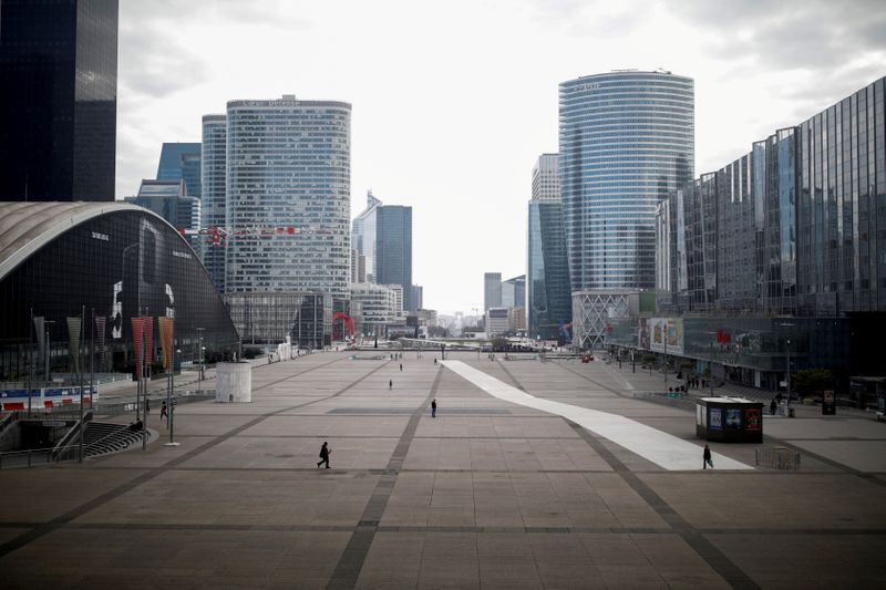 &copy; Reuters. FILE PHOTO: Lockdown imposed to slow the spreading of the coronavirus disease (COVID-19) in Paris