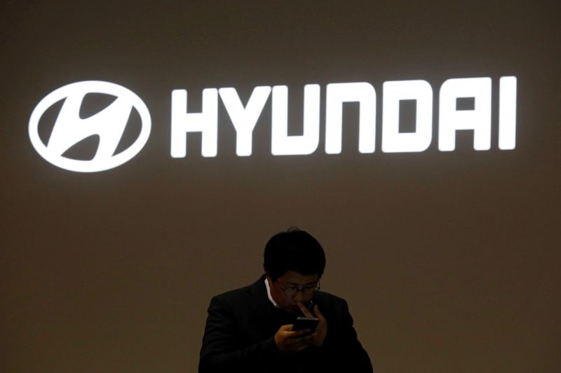 &copy; Reuters. FILE PHOTO: A man walks past the logo of Hyundai Motor during the 2019 Seoul Motor Show in Goyang