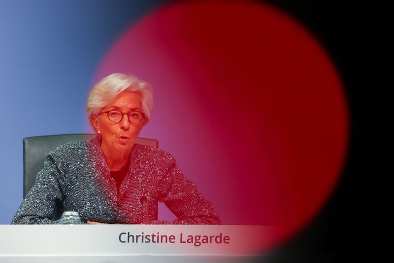 &copy; Reuters. La presidenta del Banco Central Europeo (BCE), Christine Lagarde, habla en una rueda de prensa sobre el resultado de la reunión del Consejo de Administración, en Fráncfort, Alemania, el 12 de marzo de 2020