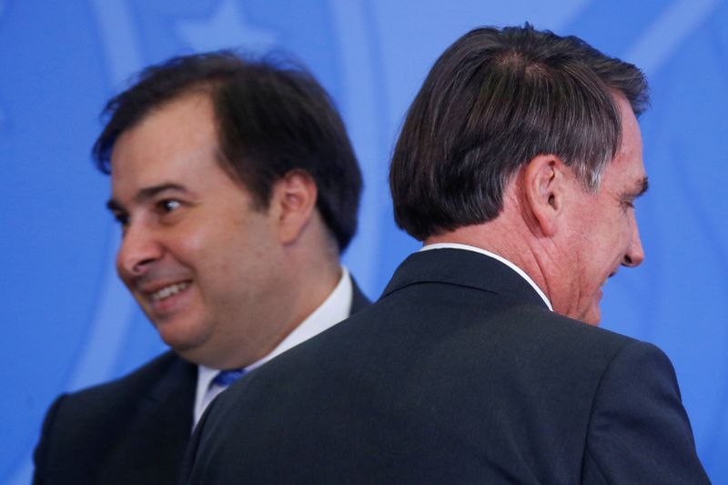 &copy; Reuters. Presidente da Câmara dos Deputados, Rodrigo Maia, e presidente Jair Bolsonaro no Palácio do Planalto