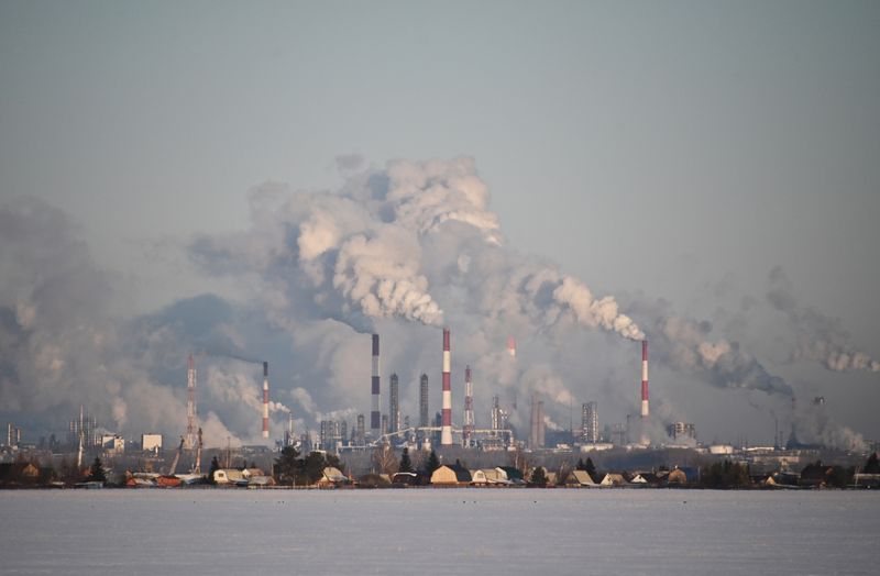 Нефтепереработчики РФ отдадут государству 59 млрд руб по демпферу за март