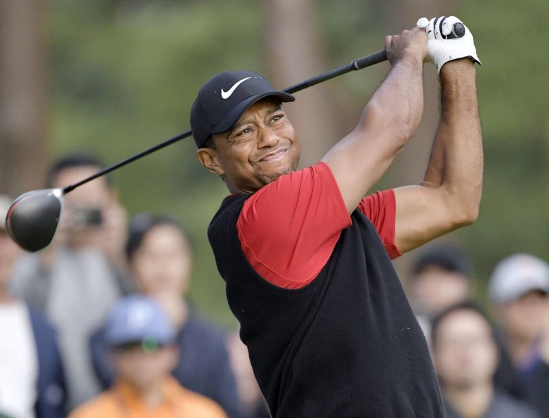 &copy; Reuters. Tiger Woods tees off the 9th hole during the final round of the Zozo Championship, a PGA Tour event, at Narashino Country Club in Inzai, Chiba Prefecture, Japan