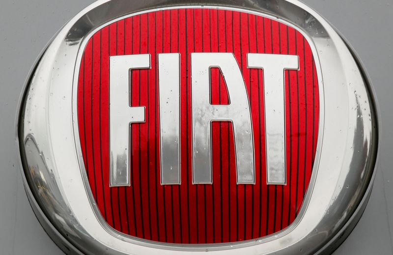 &copy; Reuters. FILE PHOTO: FILE PHOTO: Logo of car manufacturer Fiat is seen in Zurich