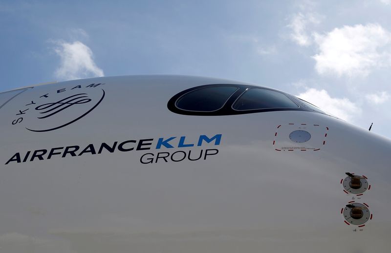 © Reuters. Logo of Air France KLM Group is pictured on the first Air France airliner's Airbus A350 during a ceremony at the aircraft builder's headquarters of Airbus in Colomiers