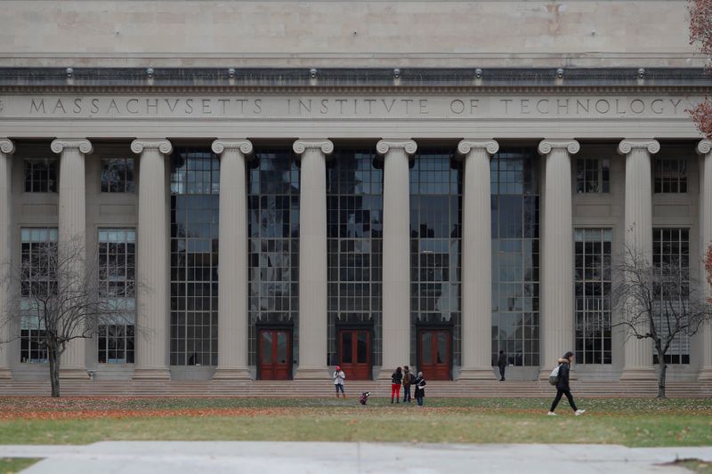 &copy; Reuters. FILE PHOTO: Building 10 sits behind Killian Court at the Massachusetts Institute of Technology in Cambridge