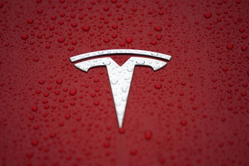 &copy; Reuters. FILE PHOTO: A Tesla logo is seen at a groundbreaking ceremony of Tesla Shanghai Gigafactory in Shanghai