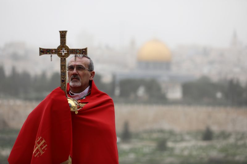 &copy; Reuters. FILE PHOTO: Prayer service on the Mount of Olives instead of the traditional Palm Sunday procession, in Jerusalem