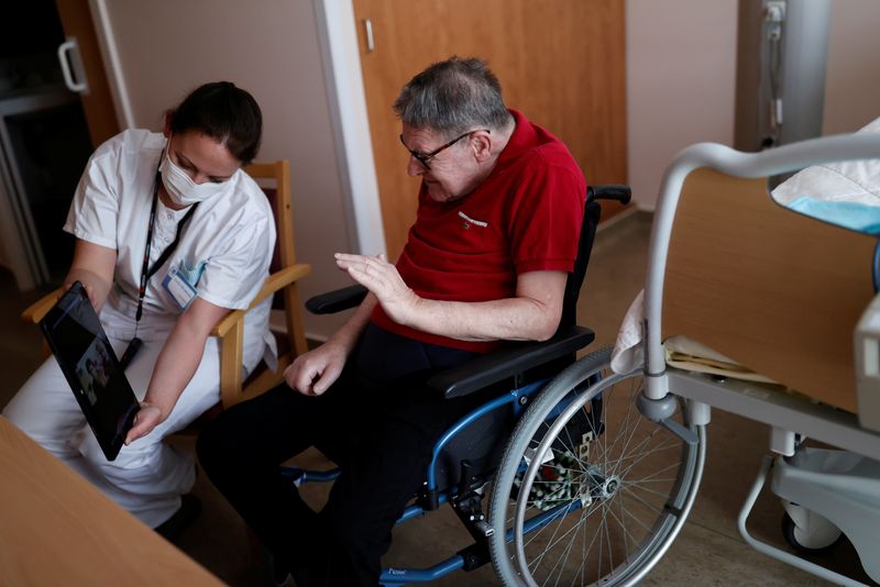 &copy; Reuters. Locked down care home combats loneliness with online video calls during spread of the coronavirus disease (COVID-19) in Bischwiller