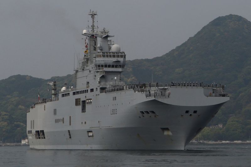 &copy; Reuters. LE PORTE-HÉLICOPTÈRES MISTRAL ARRIVE À LA RÉUNION POUR RAVITAILLER MAYOTTE