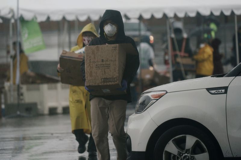 © Reuters. San Diego Food Bank offers drive-through services near the U.S.-Mexico border