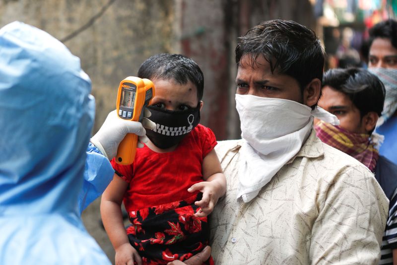 © Reuters. Coronavirus disease (COVID-19) spread in Mumbai