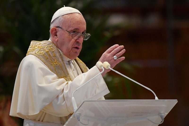 © Reuters. Pope Francis reads 