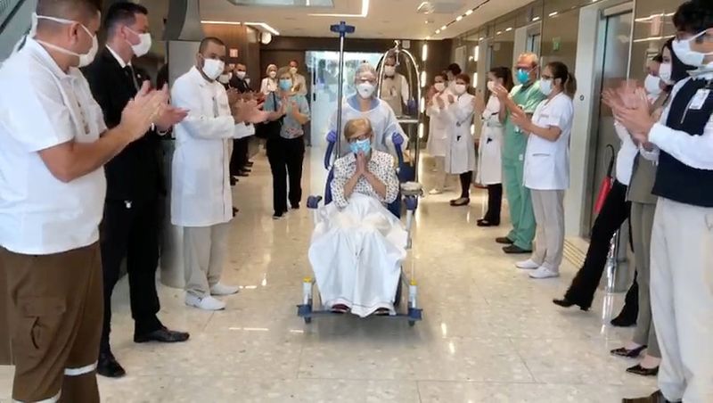 &copy; Reuters. Video grab of Brazilian Gina Dal Colleto, the 97-year-old survivor of the coronavirus disease (COVID-19)