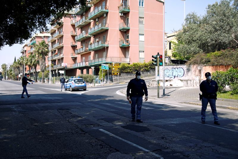 &copy; Reuters. イタリア、新型コロナの新たな死者は431人　3月19日以降で最少