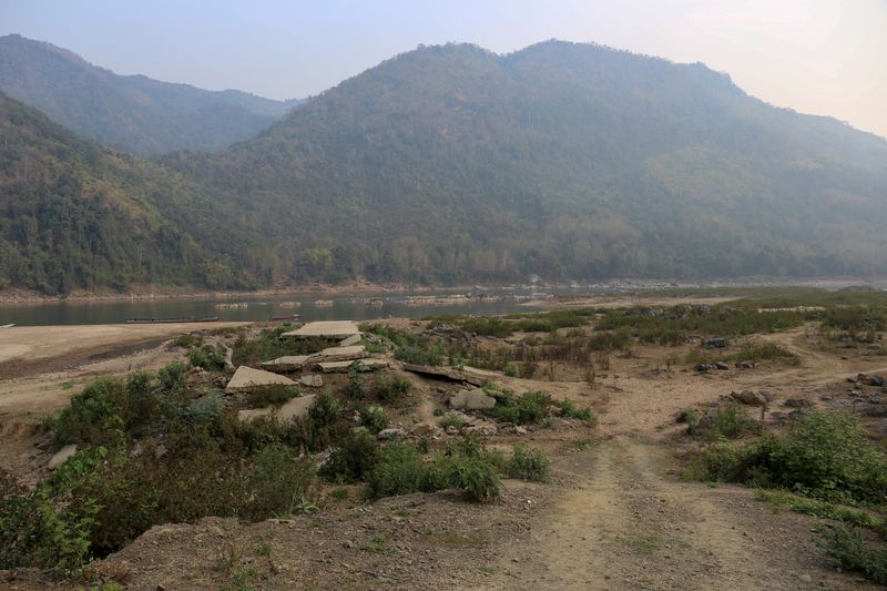 &copy; Reuters. FILE PHOTO: A general view of the future site of the Luang Prabang dam is seen on the Mekong River outskirt of Luang Prabang province