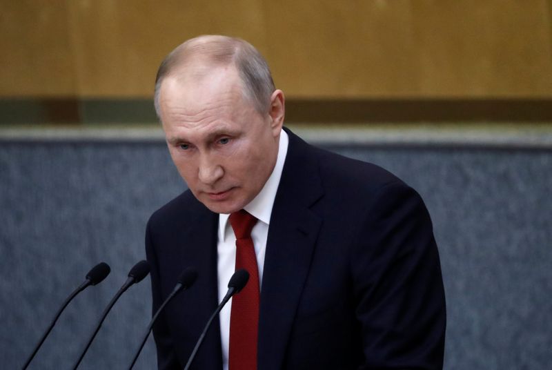 &copy; Reuters. Президент РФ Владимир Путин выступает в Госдуме