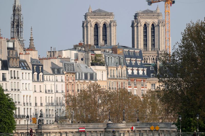 &copy; Reuters. NOTRE-DAME DE PARIS EN LENTE CONVALESCENCE