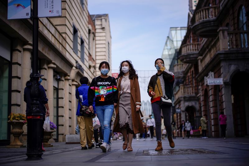 &copy; Reuters. 中国、武漢など9地域で疫学調査　無症状感染者数を把握