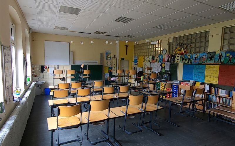 &copy; Reuters. Clase vacía en el colegio Clemens August, Bonn