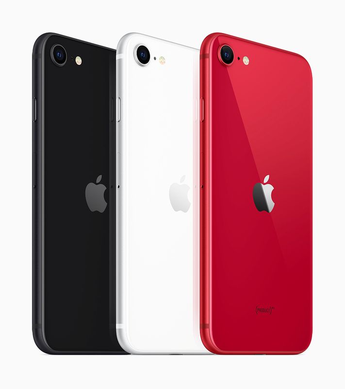 &copy; Reuters. La segunda generación del iPhone SE de Apple Inc. se ve en esta foto sin fecha publicada el 15 de abril de 2020 por Apple Inc. Cortesía de Apple Inc/Handout a través de REUTERS