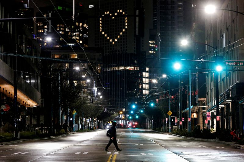 © Reuters. FILE PHOTO: Outbreak of the coronavirus disease (COVID-19) in Seattle, Washington