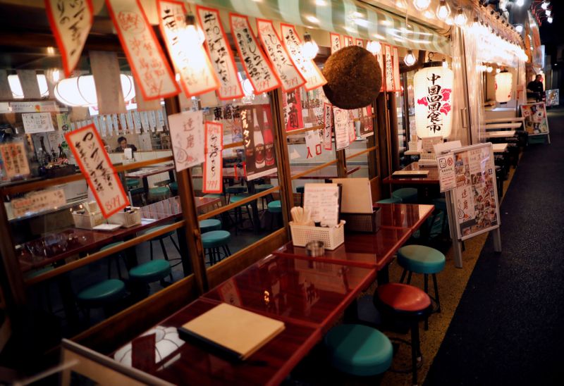 &copy; Reuters. FILE PHOTO: Empty seats are seen at a restaurant, following the outbreak of the coronavirus disease, at Ginza shopping and amusement district in Tokyo, Japan