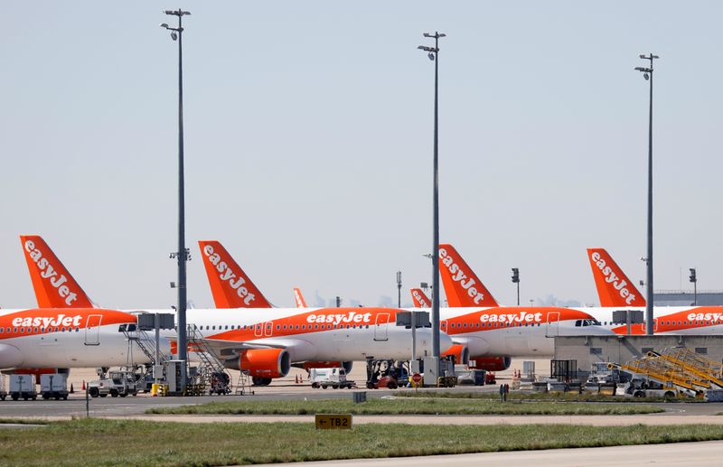 &copy; Reuters. Alcuni aerei EasyJet presso l&apos;aeroporto Charles de Gaulle di Parig