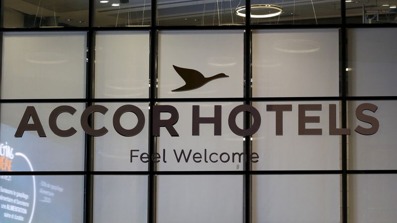 &copy; Reuters. The logo of French hotel operator AccorHotels is seen on the facade of the company&apos;s headquarters in Issy-les-Moulineaux near Paris