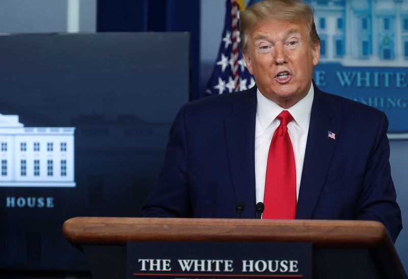 &copy; Reuters. U.S. President Trump leads daily coronavirus response briefing at the White House in Washington