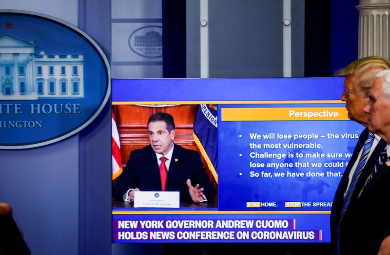 © Reuters. FILE PHOTO: U.S. President Trump attends daily coronavirus task force briefing in Washington