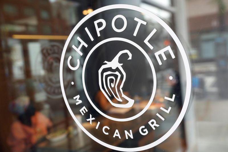 © Reuters. FILE PHOTO: The logo of Chipotle Mexican Grill is seen at the Chipotle Next Kitchen in Manhattan