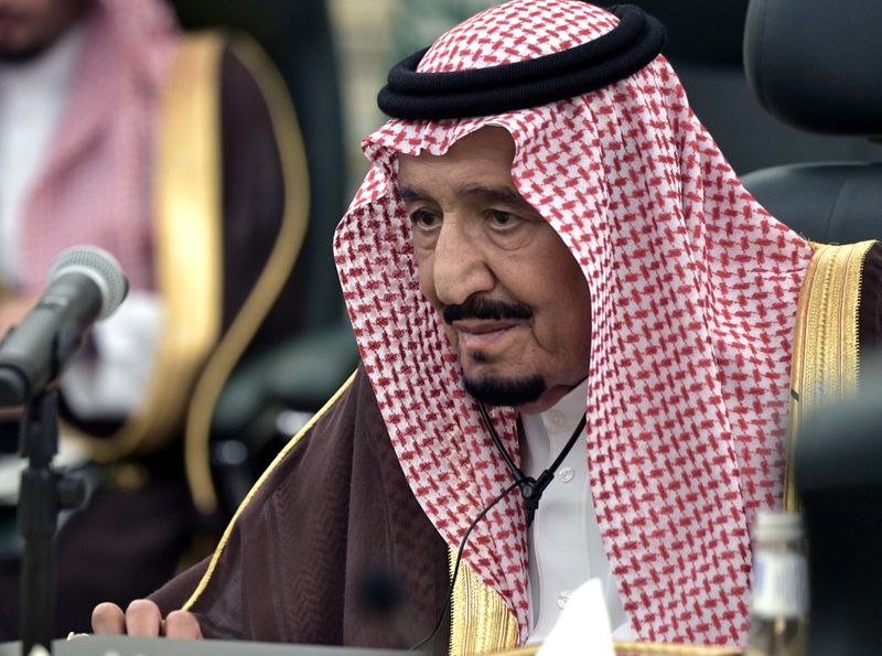 &copy; Reuters. العاهل السعودي يوافق على إقامة صلاة التراويح بالحرمين الشريفين