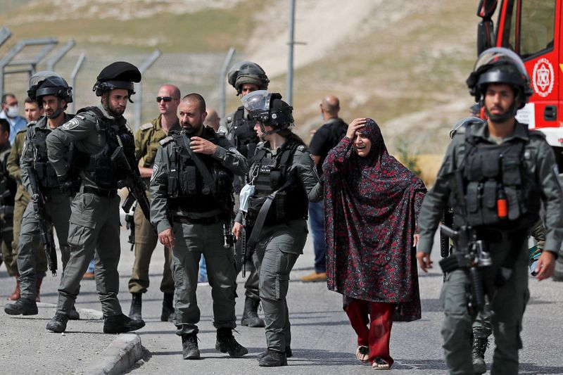 © Reuters. Scene of stabbing and ramming attack in the Israeli-occupied West Bank