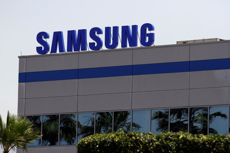 &copy; Reuters. The logo of Samsung Electronics is pictured at the company&apos;s factory in Tijuana